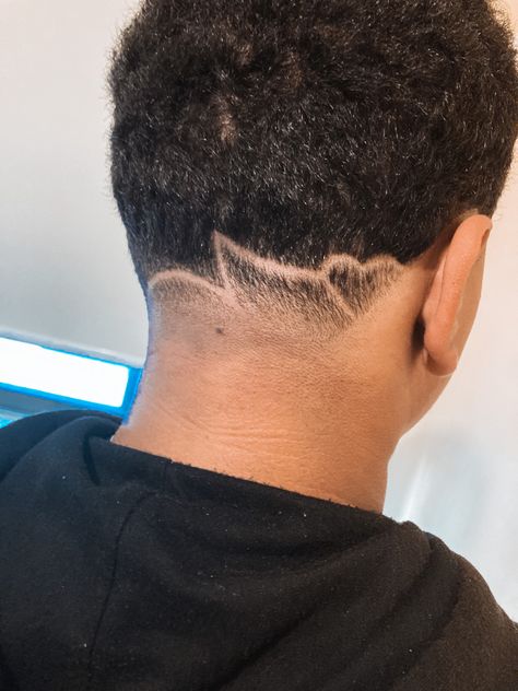 Taper fade desing heart Heart Design Haircut Men, Taper Fade Heart Design, Trait Taper, Motif Taper, Taper Fade Designs Men, Heart Design Haircut, Taper Fade Haircut Design, Taper Design Haircut, Back Taper Design Haircut