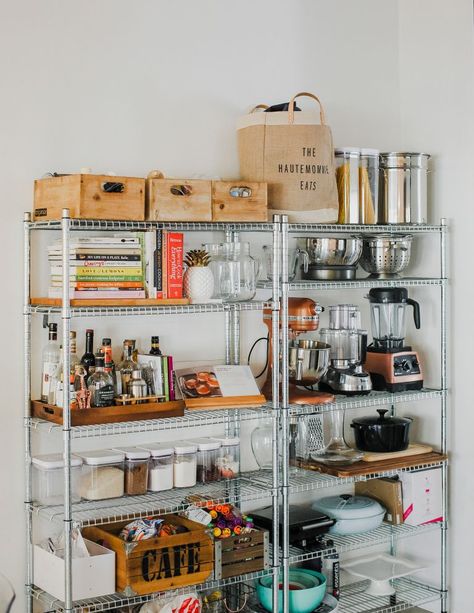 Must Have Kitchen Items, Desain Pantry, Metal Shelving, Deco Studio, Casa Vintage, Diy Kitchen Storage, Ikea Kitchen, Kitchen Rack, Kitchen Shelves