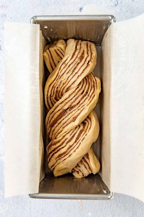 Cinnamon Butter Babka Wreath, Cinnamon Butter Babka, Cinnamon Raisin Babka, Cinnamon Roll Babka, Cinnamon Babka Recipe Easy, Cinnamon Babka Recipe, Babka Bread Recipe, Cinnamon Babka, Babka Bread