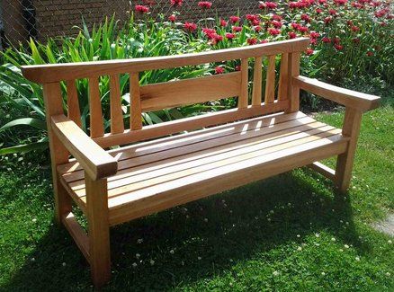 Japanese Inspired Garden Bench...again, I'd like it more in cherry wood but I like the idea. Japanese Bench, Diy Japanese Garden, Japanese Inspired Garden, Diy Bank, Garden Bench Plans, Outdoor Bench Seating, Small Japanese Garden, Garden Bench Diy, Wood Trellis