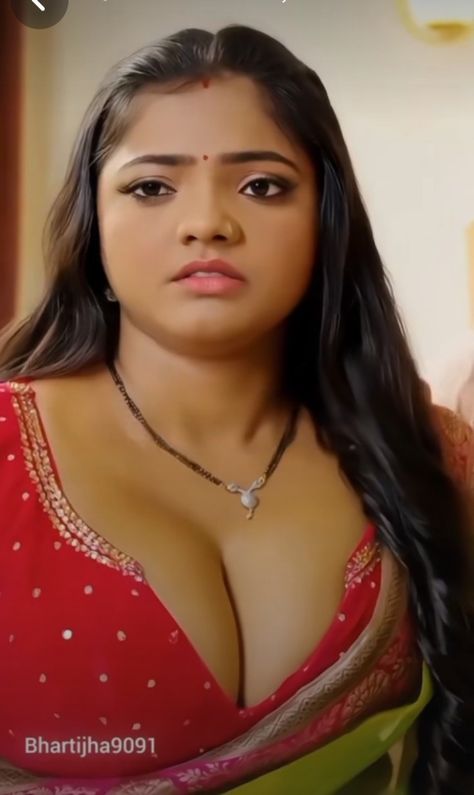 Bharti Jha Hot Photos, Bharti Jha, Cricket Wallpapers, Satin Saree, Hot Women Dress, Hot Images, Face Images, Hot Pics, Photo To Video