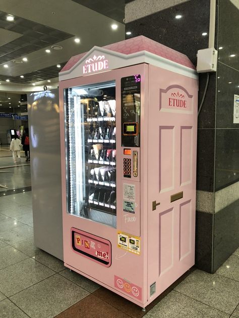 Cool Vending Machine Ideas, Food Vending Machines, Vending Machine Design, Refrigerator Wraps, Vending Machine Business, Love Wallpaper Backgrounds, Claw Machine, Best Small Business Ideas, Pop Display