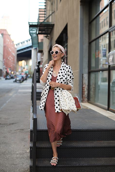 Polka dots and pearls // Blair Eadie wears a white polka dot blazer with matching accessories // Click through for full outfit details and more suiting looks on Atlantic-Pacific Polka Dot Blazer Outfit, Polka Dot Outfit, Dot Outfit, Dots Outfit, Scarf Print Dress, Fall Forward, Blair Eadie, Polka Dot Blazer, Polka Dots Outfit