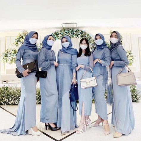 Baju Bridesmaid Modern Hijab, Baju Bridesmaid Hijab, Gaun Peplum, Bridesmaid Kebaya, Kebaya Bridesmaid, Dress Muslim Modern, Braidsmaid Dresses, Kebaya Modern Dress, Bridesmaid Satin