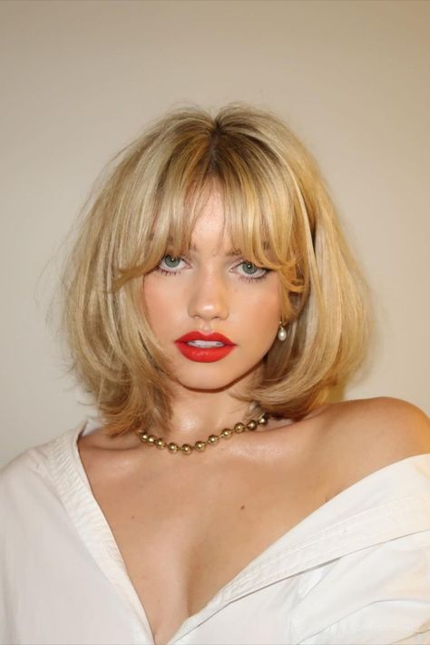 Effortless Haircuts For Fine Hair, Trending Hairstyles With Bangs, Short Hairstyle Women Round Face Bangs, Long Bangs Short Hair, Short Blonde Hair With Bangs, Blonde Pony, Short Blonde Bobs, Butterfly Cut, Blonde Hair With Bangs