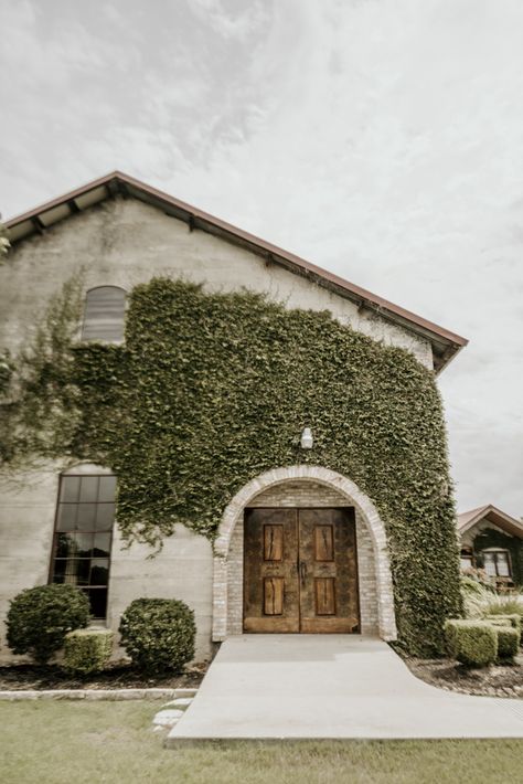 Texas Italian Wedding, Wedding Venues In Austin Texas, Tuscan Inspired Wedding Venues, Wedding Venues In Europe, Wedding Venue With A View, Texas Wedding Dress, Wedding Venues San Antonio, Texas Backyard Wedding, European Style Wedding Venues