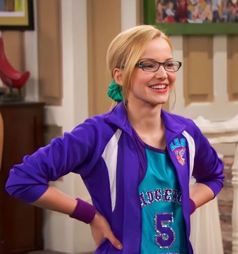 Maddie From Liv And Maddie, Liv And Maddie Aesthetic, Disney Channel Characters, Liv And Maddie Characters, Maddie Rooney, Liv Rooney, Childhood Characters, Liv And Maddie, Poster Ideas