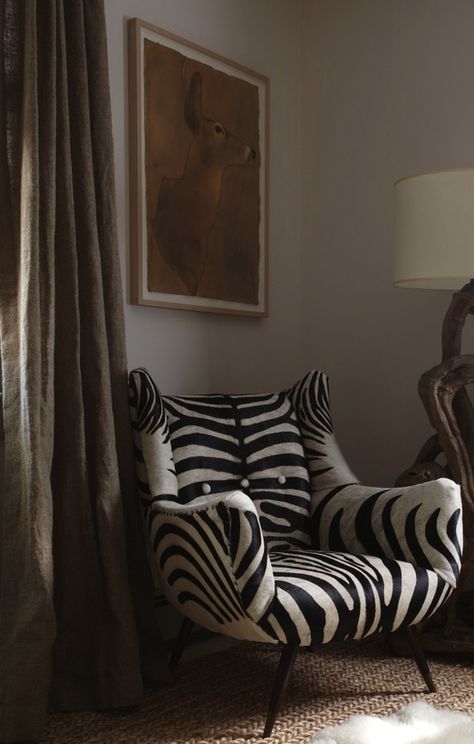 Zebra Pillows Living Rooms, Zebra Print Chair, Zebra Couch, Zebra Sofa, Zebra Print Decor, Zebra Bedroom, Zebra Chair, Interior Design Course, Home Interior Ideas