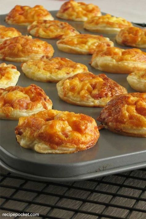 Pastry Appetizers Easy, Easy Puff Pastry Appetizers, Puff Pastry Appetizers Easy, Puff Pastry Recipes Appetizers, Puff Pastry Recipes Savory, Easy Snack Ideas, Savory Puff Pastry, Pastries Recipes Dessert, Puff Pastry Appetizers