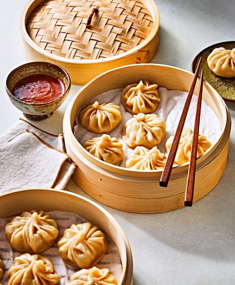 Chinese Steamed Dumplings with Pork and Shiitake Chinese Steamed Dumplings, Dumplings Recipe Chinese, Homemade Dumplings Recipe, Ground Pork Recipes, Steamed Dumplings, Homemade Dumplings, Cold Weather Food, Chinese Dumplings, Healthy Fall