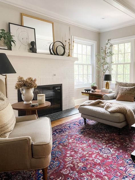 Historic home tour: Elegant updated Chicago foursquare / Create / Enjoy Traditional Minimalist Home, Colonial Revival House, Chicago Bungalow, Renovated Kitchen, Home Outside, Comfy Living Room, Traditional Fireplace, Daughters Room, Historic Home