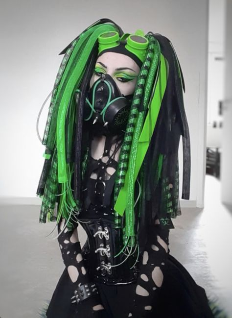 Neon Green Cyberpunk Outfit, Neon Goth Aesthetic Outfit, Goth Cyberpunk Outfit, Neon Goth Outfit, Green Punk Aesthetic, Cybergoth Clothes, Green Goth Aesthetic, Green Cybergoth, Neon Steampunk