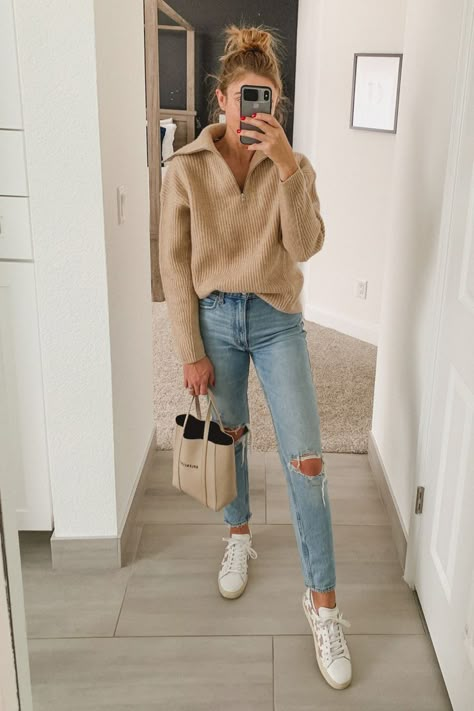 Comfy Cool Mom Outfits, Mum Casual Winter Outfits, Polished Mom Style, Fall Winter Mom Outfits, Sahm Winter Outfits, Everyday Mum Outfit, Minimalist Mom Outfits, Causal Jean Outfits, Outfit Helle Jeans