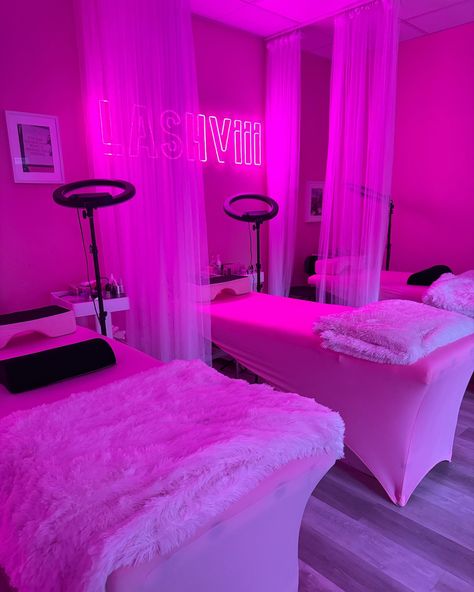 😍Mood😍 First Lash Extension salon in Riga🩷🩷 𝑳𝑨𝑺𝑯𝑬𝑺 • 𝑺𝑯𝑶𝑷 • 𝑻𝑹𝑨𝑰𝑵𝑰𝑵𝑮 💵 Learn Lashes and be your own Boss😎 👩🏽‍💻 Book Lashes and be bad bi#h 24/7 🛍️ Shop products and give the highest quality to your lash babes @lashviii.shop #lashviii #lashesriga #skropstasriga #lashviiistudio Lash Extension Salon, Esthetician Room Decor, Extension Training, Esthetician Room, Lash Salon, Pretty Lashes, Lash Room, Beauty Room Design, Beauty Salon Decor