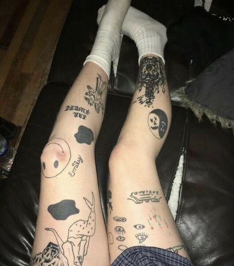 Stick N Poke Leg Tattoo, Under Knee Tats, Leg Stick And Poke Tattoo, Small Leg Tats, Stick And Poke Sleeve, Knee Tats, Tato Grunge, Neck Tats, People With Tattoos