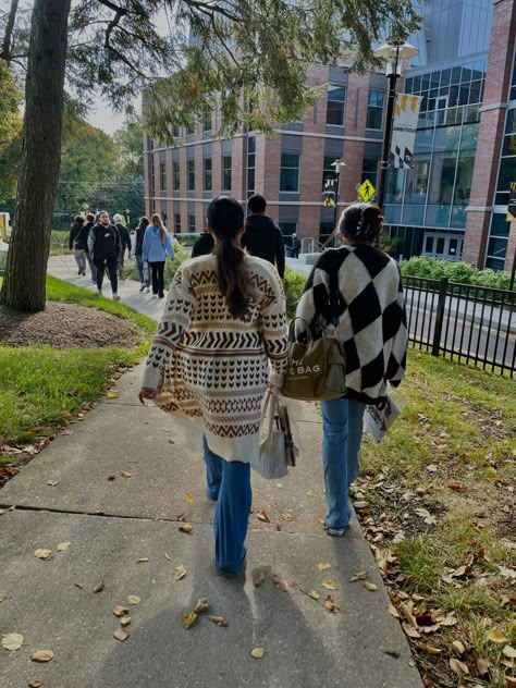 College Tour Aesthetic, College Campus Aesthetic, College Tour Outfit, High School Study, Manifestation 2024, College Tours, 2024 Manifestations, Campus Aesthetic, College Ready