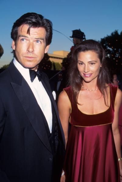 Keely Shaye Smith 90s, Brosnan Pierce, Pierce Bronson, Pierce Brosnan Wife, Cassandra Harris, Keely Shaye Smith, Keely Shaye, Famous Weddings, Award Show Dresses