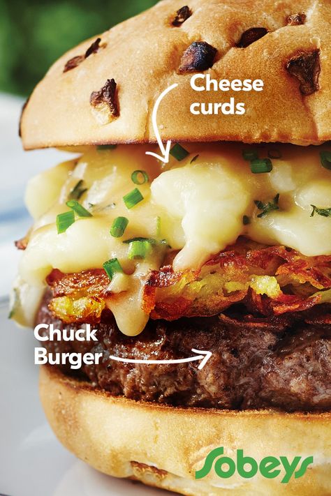 Cheese curds
Chuck Burger Grated Potato, Potato Onion, Cheese Curds, Burgers Sandwiches, Poutine, Brunch Ideas, Slice Of Bread, Burger Recipes, Salmon Burgers