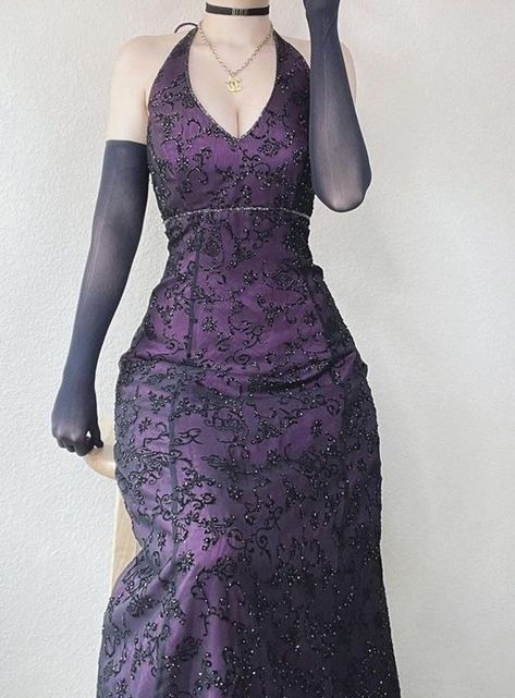 Black And Purple Vintage Dress, Purple Formal Dress Aesthetic, Purple Aesthetic Quince Dress, Dark Aesthetic Prom Dress, Purple Black Prom Dress, Goth Gala Dress, Goth Prom Dress Purple, Purple And Black Prom Dresses, Dark Purple Dresses Formal