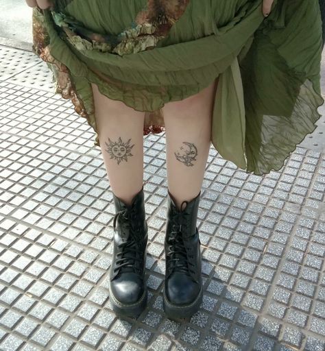 Tattoo and dress Tattoo Fairy Grunge, Fairy Ring Around Knee Tattoo, Fairy Goth Tattoo, Grunge Fairy Core Tattoos, Fairy Ring Tattoo Ankle, Fairygrunge Tattoo, Fairycore Tattoo Designs, Ankle Tattoo Aesthetic, Fairy Ankle Tattoo