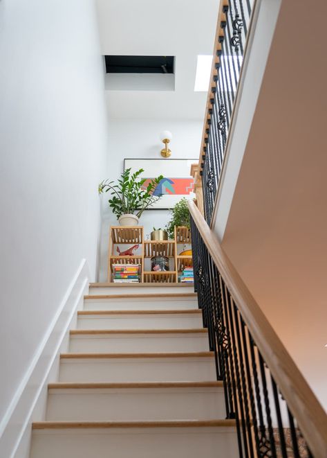 Top view of stairway with book and plant filled shelves at the top landing. Green Kitchen Apartment, Top Of Stairs Decor Upstairs Landing, Top Of Stairs Decor, Hay Shelving Unit, Stair Landing Decor, Landing Decor, Books And Plants, Plant Apartment, Landing Ideas