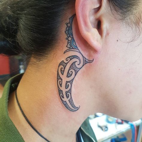 Tamoko mandala ear tattoo Maori Tattoo Designs Women Arm, Mandala Ear Tattoo, Ta Moko Women, Māori Designs, Cultural Tattoos, Exotic Tattoos, Tato Maori, Eyebrow Slits, Polynesian Tattoos Women