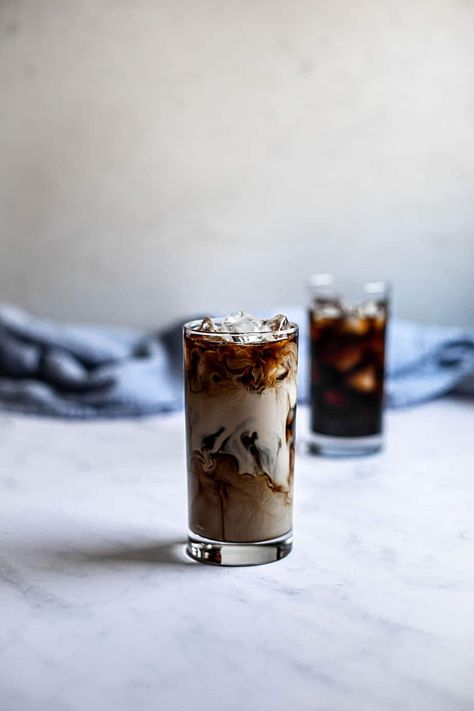 Baileys Iced Coffee, Brew Coffee Recipe, Best Cold Brew Coffee, Organic Cafe, Cold Brew Iced Tea, Virgin Drinks, Cold Brew Coffee Recipe, Cold Brew Recipe, Making Cold Brew Coffee