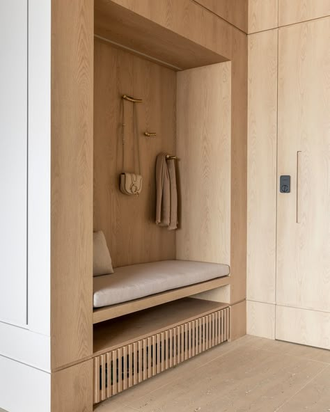 Coat Closet Design, Entry Nook, Japandi House, Vstupná Hala, Flat Interior Design, Mudroom Entryway, Home Hall Design, Modern Condo, Wainscoting Panels