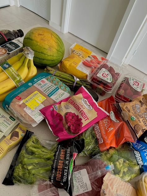 Healthy Grocery Haul Aesthetic, Whole Foods Grocery Haul, Sprouts Grocery List, Whole Foods Haul, Grocery Haul Aesthetic, Sprouts Grocery, Healthy Food Shop, Healthy Grocery Shopping, Healthy Lunch Snacks