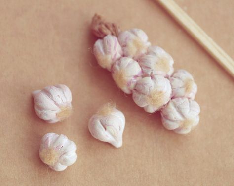 Garlic miniature by Krufka on deviantART Food Miniatures, Doll Props, Miniature Foods, Paper Flower Art, Mini Stuff, Garlic Head, Garlic Clove, Food Props, Doll Food