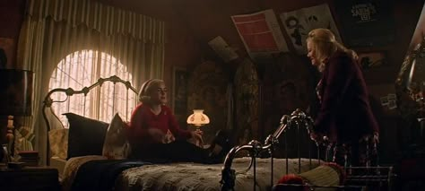 Sabrina Spellman Room, Academy Of Unseen Arts, Sabrina Bedroom, Sabrina House, Caos Sabrina, Spellman Mortuary, Sabrina Aesthetic, Aesthetic Whimsical, Apartment Furnishing