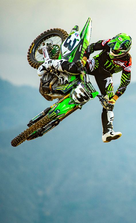 Motocross Outfits, Eli Tomac, Kawasaki Dirt Bikes, Xperia Wallpaper, Ktm Dirt Bikes, Bike Artwork, Motocross Love, Cool Dirt Bikes, Image Moto