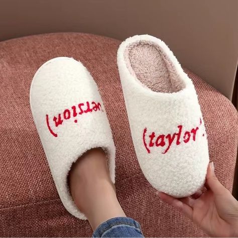 NWT Taylor Swift “(taylor’s version)” slippers 6.5-7 Christmas Gifts For Swifties, Taylor Swift Gifts, Taylor Swift Shoes, Collage Items, Burr Basket, Taylor Merch, Swift Party, Taylor Swift 22, Feeling 22