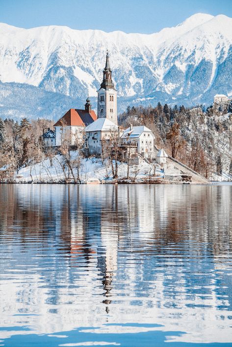 Visiting Lake Bled in Winter: Activities not to be missed Lake Bled Slovenia, European Holiday, Highclere Castle, Julian Alps, Lake Bled, Chur, Unique Buildings, Painting Tutorials, Greek Island