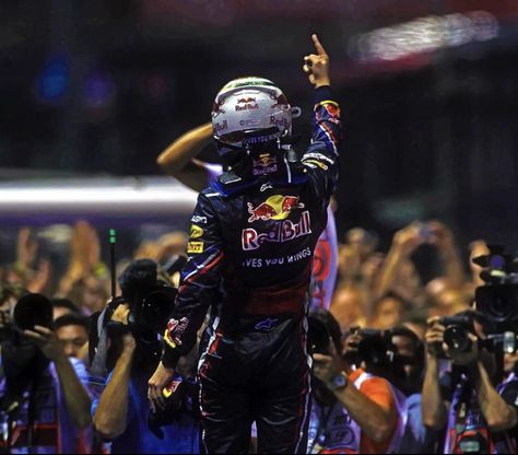 F1 Profile Picture, Sebastian Vettel Red Bull, Sebastian Vettel Red Bull Aesthetic, Sebastian Vettel Finger, Red Bull Sebastian Vettel, Seb Vettel Red Bull, Sebastian Vettel Profile Picture, U Wing, Redbull F1 Laptop Wallpaper