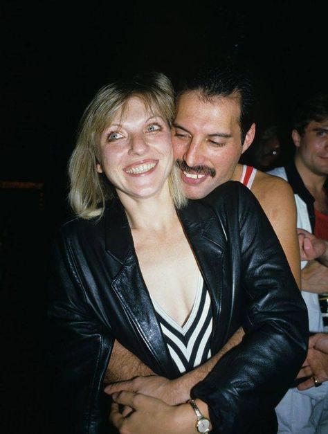 Mary Austin & Freddie Mercury. Love of his life. Mary Austin Freddie Mercury, Mary Austin, Freddy Mercury, Roger Taylor, Queen Freddie Mercury, John Deacon, Somebody To Love, Brian May, Queen Band