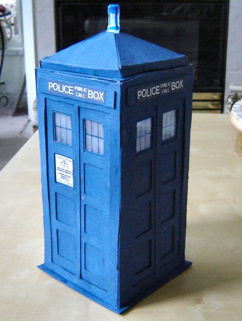 How to Make a TARDIS Model Diy Tardis, Doctor Who Party, Doctor Who Christmas, Tardis Blue, Library Boards, Folding Origami, Cereal Boxes, The Tardis, Police Box