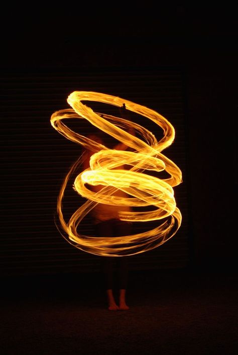 Slow Shutter Speed Photography, Fire Poi, Speed Photography, Movement Photography, Shutter Speed Photography, Light Painting Photography, Fast Shutter Speed, Shutter Photography, Motion Photography