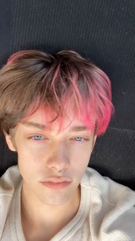 Pink Hair Men Aesthetic, Guy Hair Dye Ideas, Split Dye Men, Lavender Hair Men, Men’s Colored Hair, Mens Colored Hair, Boys Hair Dye Ideas, Men With Dyed Hair, Hair Dye Ideas For Men