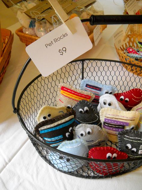 Crochet Booth, Table Display Ideas, Toy Shop Display, Craft Table Display, Craft Stall Display, Craft Show Table, Craft Fair Table, Craft Show Booths, Stall Display