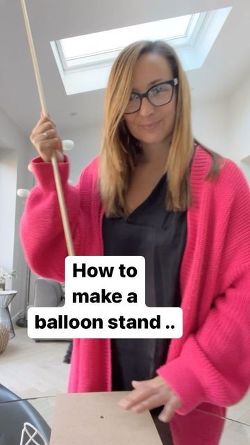 Bespoke Balloon Specialist on Instagram: "🎈Balloon stands… This has to be the number one question that people ask me daily.. where do you get your stands? Well.. for those who haven’t asked me 🤣.. I make them 👌🏼 and this is how! With the cost of helium sky rocketing and lots of people in the industry switching to air only.. we are all looking for an alternative way to construct amazing displays and still have the height that’s needed.. so I started making these actually a few years back and Ballon Stand Ideas, Balloons On Sticks, Balloon Centerpieces Diy, Balloon Topiary, Balloon Hacks, Balloon Table Centerpieces, Tulle Balloons, Balloon Stand, How To Make Balloon