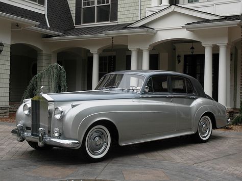 Rolls-Royce Silver Cloud II - this is my Mom's absolute favorite car.  Even today this car says, "I have arrived." 1960 Rolls Royce, Rolls Royce Vintage, Rolls Royce Silver Shadow, Classic Rolls Royce, Bentley Rolls Royce, Vintage Rolls Royce, Rolls Royce Silver Cloud, Rolls Royce Motor Cars, 1959 Cadillac