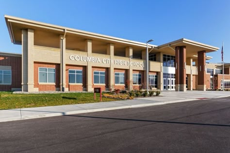 Small High School Building, Aesthetic High School Exterior, School Building Design Ideas, High School Exterior Design, High Schools Exterior, American School Building, Modern High School Exterior, High School Building Exterior, Small School Exterior