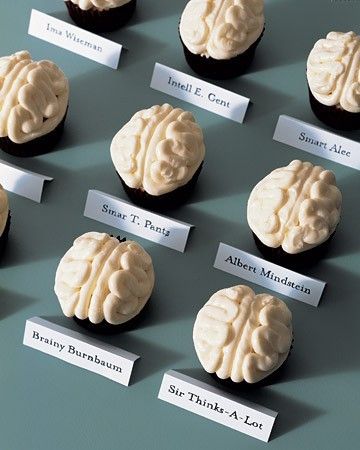 Brain cupcakes for my future neurologist's med school graduation party.  #brain #cupcakes #medical Buffet Halloween, Brain Cupcakes, Halloween Food Cupcakes, Frosted Cupcakes, Martha Stewart Halloween, Postres Halloween, Recetas Halloween, Martha Stewart Recipes, Work Parties