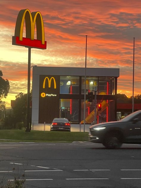 Macdonald Food Mcdonald's, Mcdonalds Exterior, Macdonald Restaurant, Mc Donald Aesthetic, Bloxburg Mcdonalds Decals Codes, Mcdonalds Background, Mcdonald’s Aesthetic, Bloxburg Mcdonalds, Mcdonalds Building