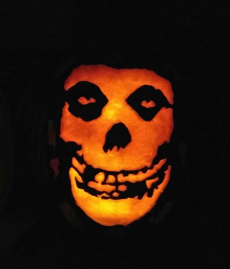 Misfits Crimson Ghost Pumpkin Rockstar Pumpkin Carving, Carving Pumpkins Ideas Easy Creative, Punk Pumpkin Carving, Pumkin Carving Ghost, Deftones Pumpkin, Slipknot Pumpkin, Misfits Pumpkin, Pumpkin Carving Ghost Face, Ghost Face Pumpkin Carving