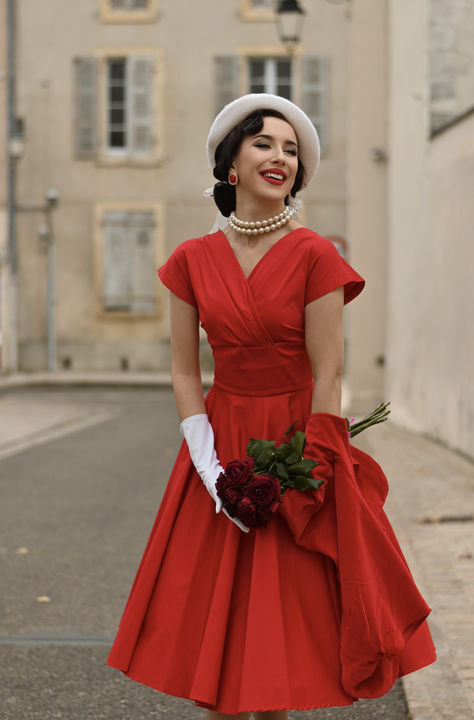 50s Hollywood Fashion, London Fashion Women, Classic Hollywood Fashion, Bloberta Puppington, Natalie Aesthetic, 1950s Red Dress, Angelina Colarusso, Paris Fashion Summer, Hollywood Outfit