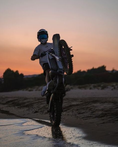 Dirt Bike Wheelie, Wave Aesthetic, Country Couple Pictures, Yamaha 125, Motorcycle Images, Motocross Love, Cool Dirt Bikes, Build Inspiration, Bike Aesthetic