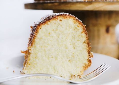 The BEST Pound Cake you will EVER try! This recipe is a WINNER! #poundcake #cake #baking #creamcheesepoundcake #creamcheese #iambaker Souffle Cheese, Cream Cheese Pound Cake Recipe, Cooking Secrets, 7up Pound Cake, Easy Bundt Cake, Passover Desserts, Cheese Pound Cake, Buttermilk Cake, Sour Cream Pound Cake