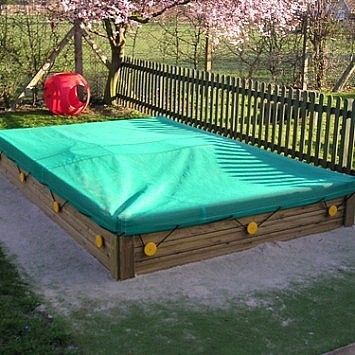 Backyard Playground Ideas, Sandbox Ideas, Sand Boxes, Sandbox Cover, Backyard Sandbox, Diy Sandbox, Kids Yard, Outdoor Play Spaces, Build A Playhouse